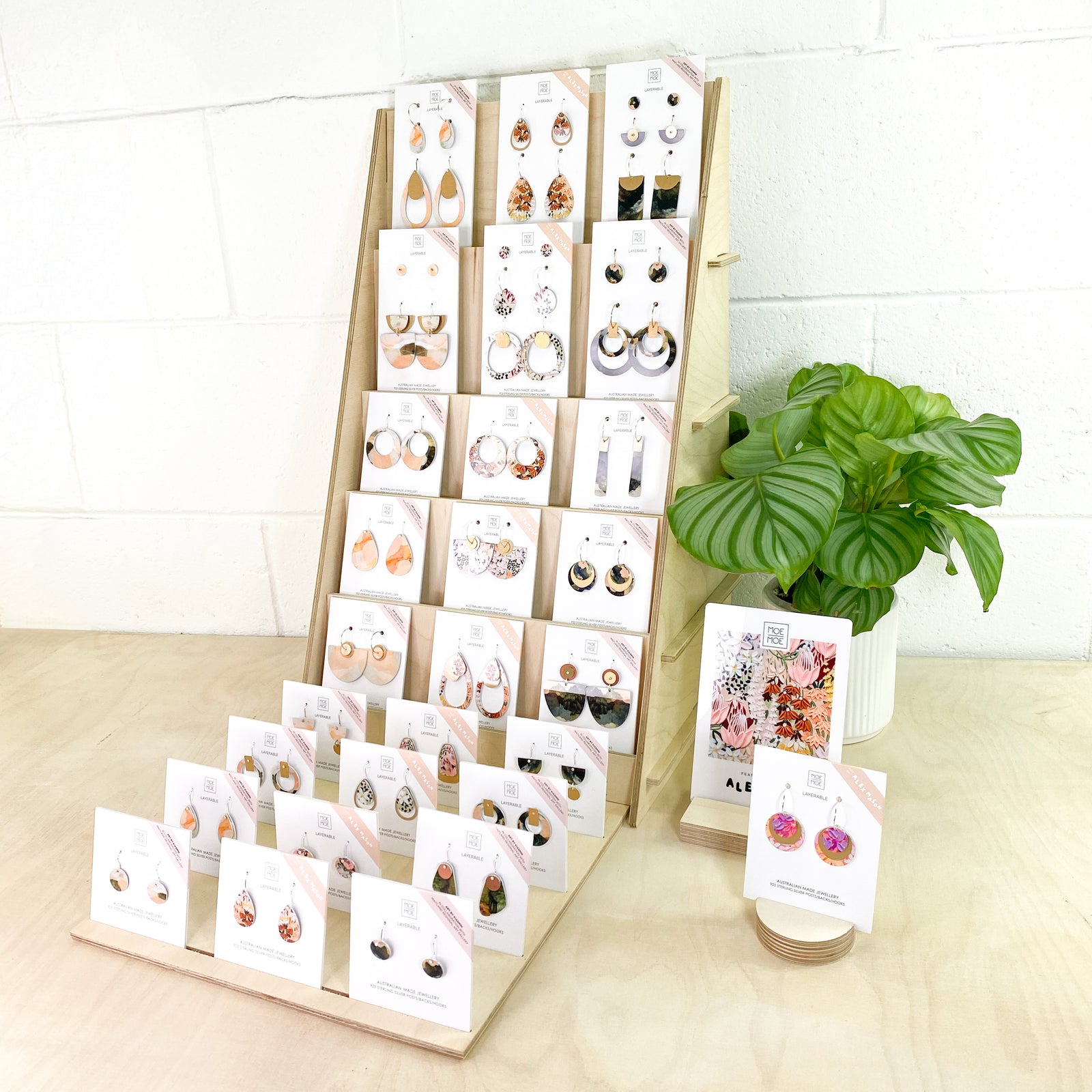 Concept Area 1 (1 x tall stand, 1 x base board, Feature Blocks)